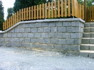 Gartenmauer aus Granit