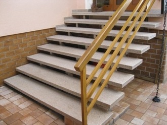 freitragende Treppe Granit Bolzentreppe g682